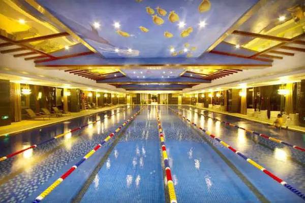 成都地铁喝茶时光”：地铁里的养生休闲新风尚